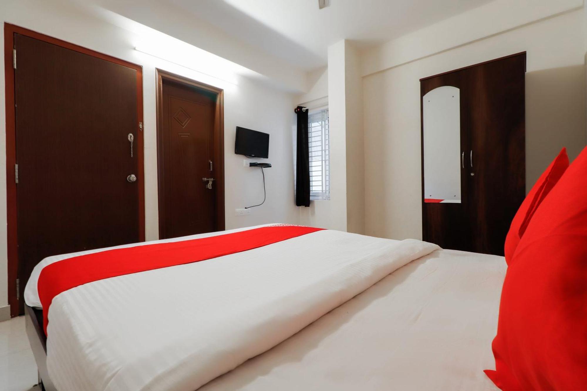 Super Gn Collection O Near Rajajinagar Industrial Estate Hotell Bangalore Exteriör bild