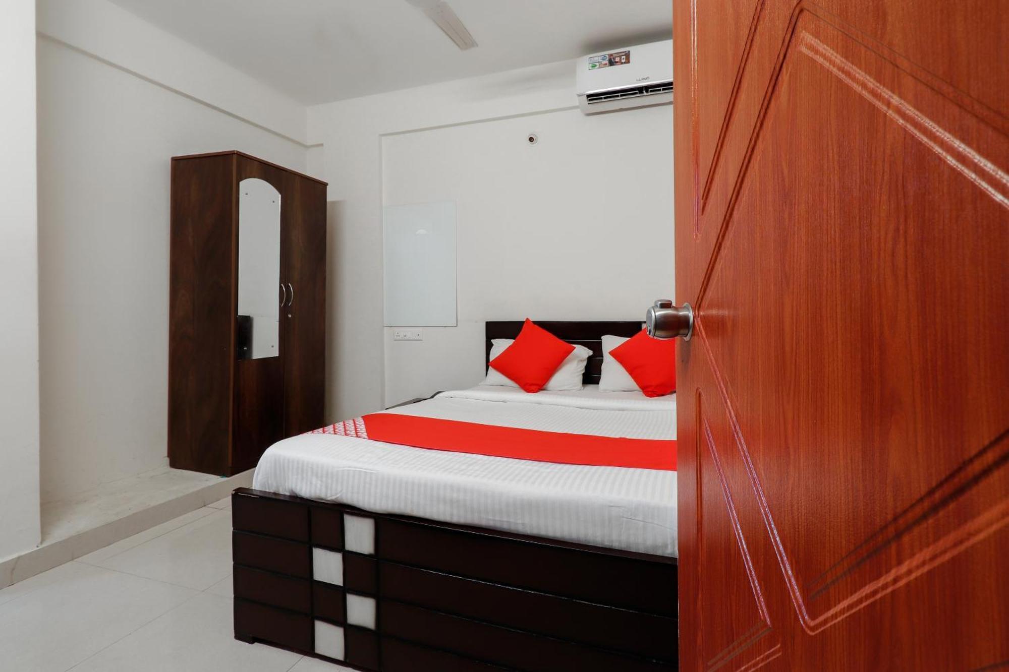 Super Gn Collection O Near Rajajinagar Industrial Estate Hotell Bangalore Exteriör bild