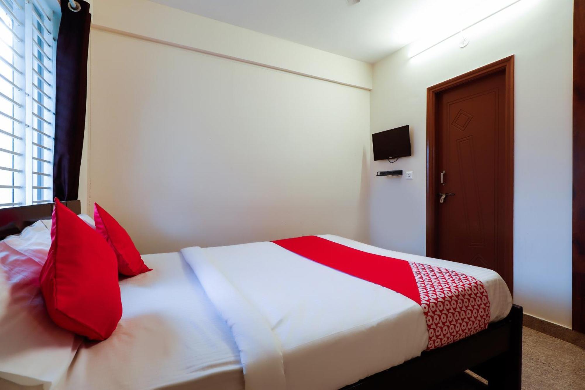 Super Gn Collection O Near Rajajinagar Industrial Estate Hotell Bangalore Exteriör bild