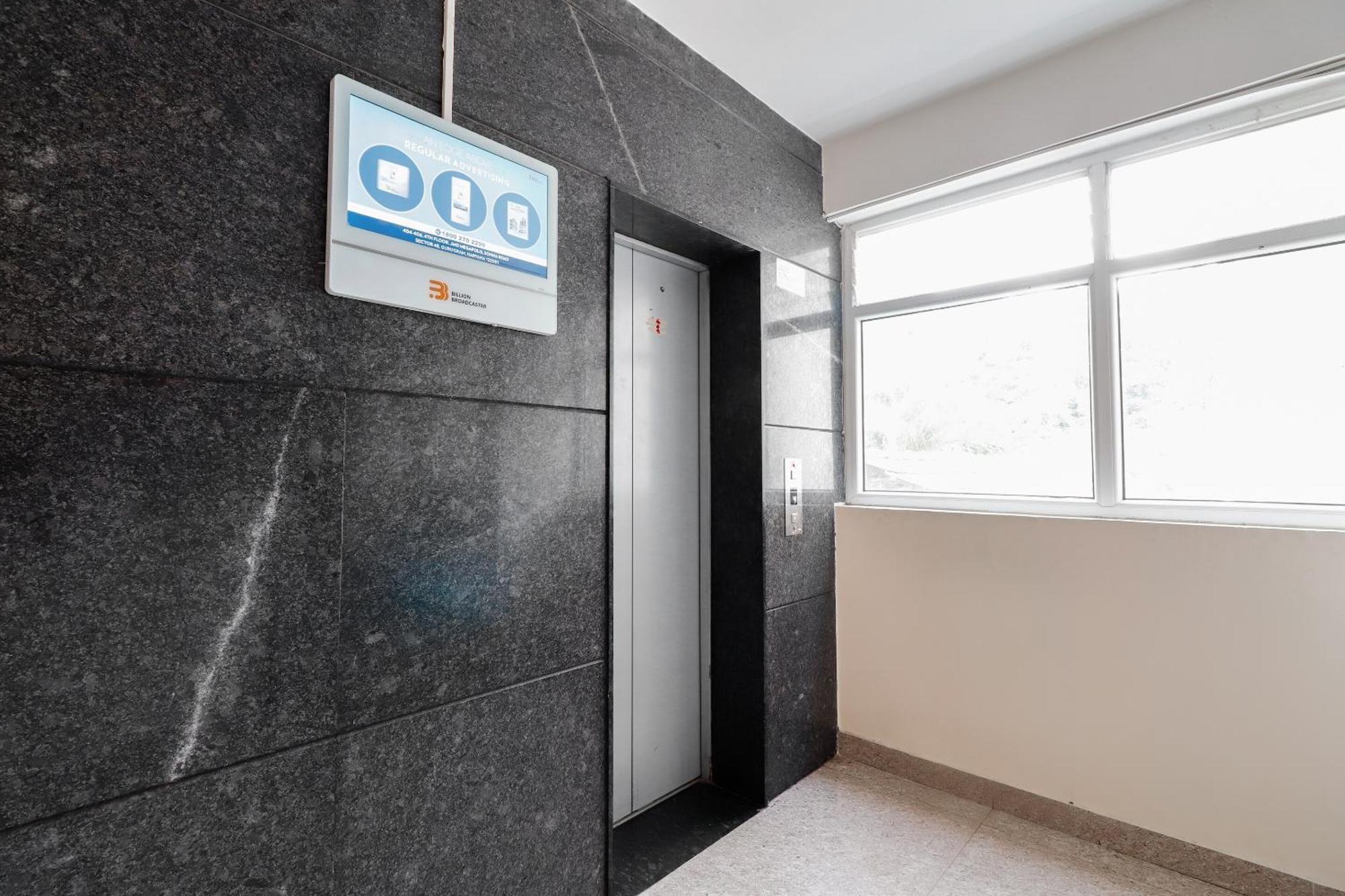 Super Gn Collection O Near Rajajinagar Industrial Estate Hotell Bangalore Exteriör bild