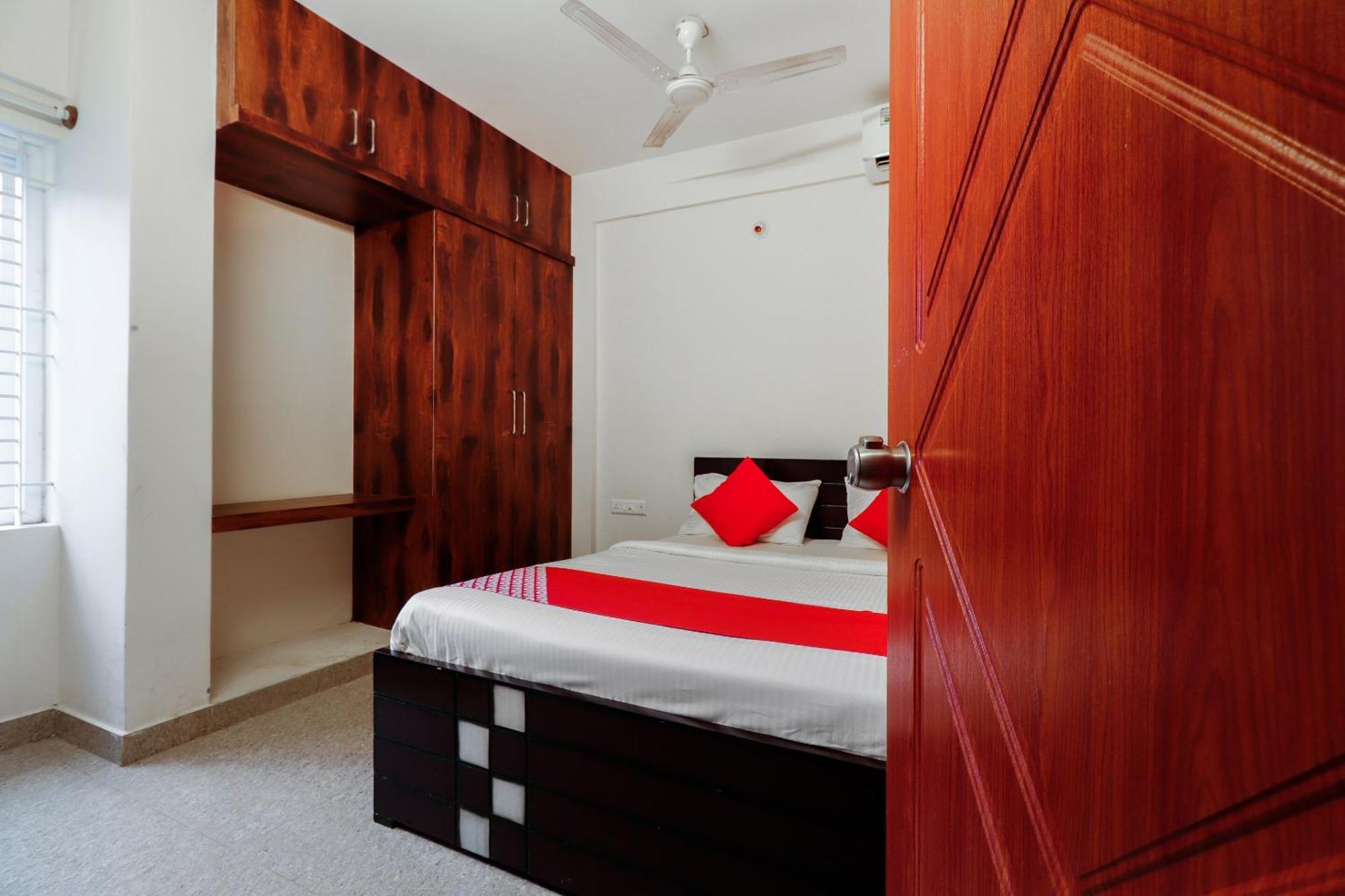 Super Gn Collection O Near Rajajinagar Industrial Estate Hotell Bangalore Exteriör bild